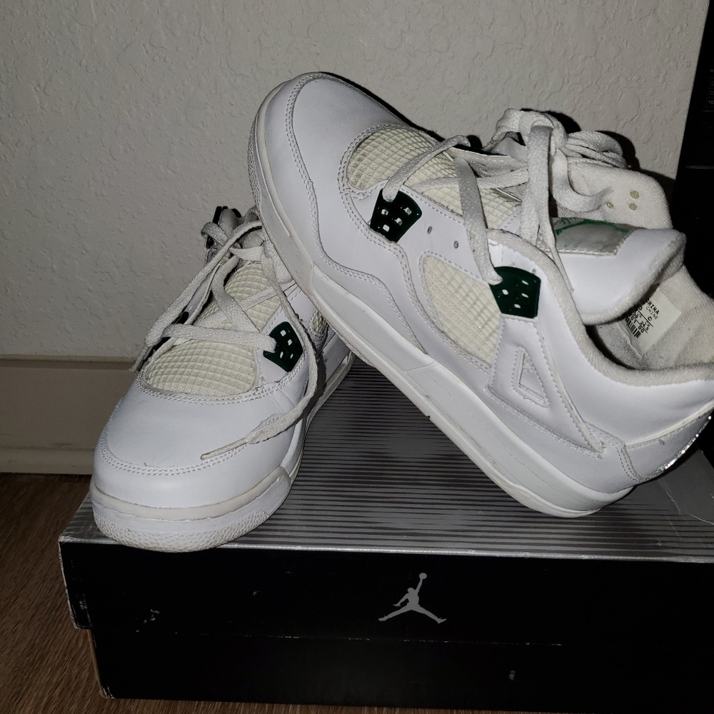 Air Jordan 4 Retro